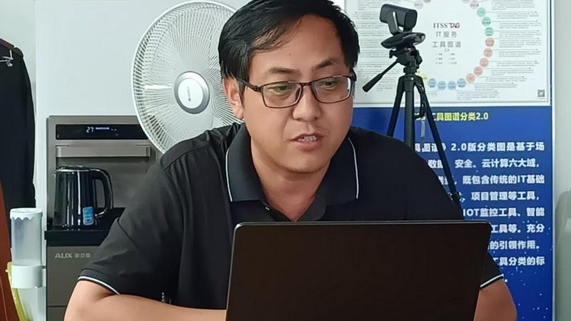 连锁门店桌面运维：IT外包与自建的区别解析